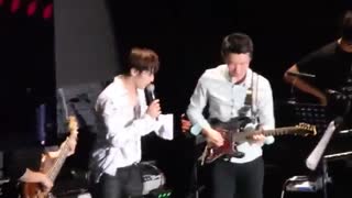 Jung Yong Hwa One Fine Day in GZ - Yong Hwa playing guitar