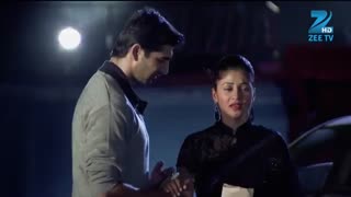 گریهههههههههههههه خاک شدن صنم ونجاتش توسط آهیل دست دست