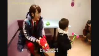 بازی کردن سوکی با بچه