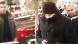 مداحی حاج محمود کریمی در داخل قبر شهید مدافع حرم