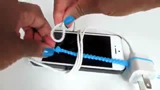 نگهدارنده موبایل هنگام شارژ