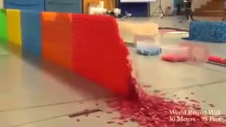 شکستن رکورد گینس با 128000 قطعه دومینو توسط دانشجویان کشور کره(دیدن این فیلم توصیه میشود)