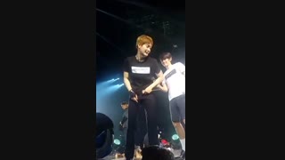 بدبخت میکروفن بکی ....