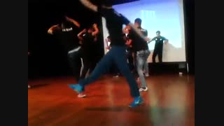 پسران مازندرانی که در کامپیوتر اول شدن تو خارج رقص مازندرانی کردن :-)