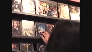 مایکل جکسون در حال خرید درفروشگاه-2002برلین