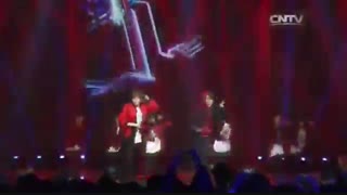 کنسرت دونگهه و اینهیوک ، سه تا از قطهاتشون رو اجرا می کنن . عالیه 