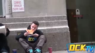 گرسنه هستم، بهم غذا میدی؟