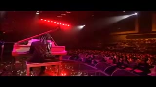 پیانو زدن یونگ سنگ(توضیحات)