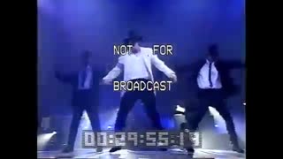 تمرین  مایکل جکسون و گروهش برای اولین اجرای کنسرت (Dangerous) با کت مخصوص Smooth Criminal!