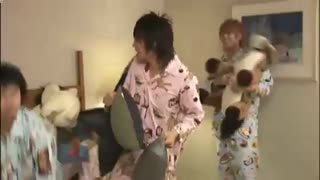 جنگ بالشت دبل اسسس!!!خخخ+اگر با دبل اس لج کنین و ....