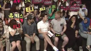 ArirangTV Simply K-Pop Ep.119 MC ELI وقتی ایلای به خاطر قدش وسط برنامه داد میزنه فقط بشین..!!!خخخخ ته خنده اس