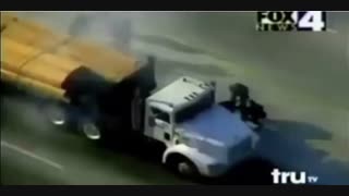 فرار کامیون از دست پلیس