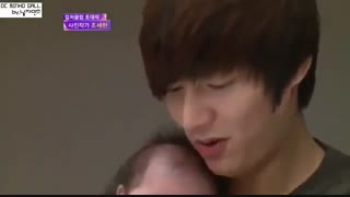 لی مین هو    و بچه (چقدر بابا بودن بهش می اد )!!!!!!!!!!!!!!!!!!!!!!!!!!!!!!!!!!