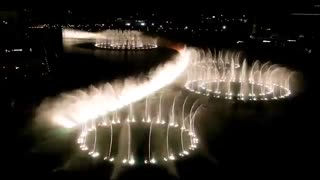 رقص آب در نزدیکی برج خلیفه، دبی، امارات متحده عربی