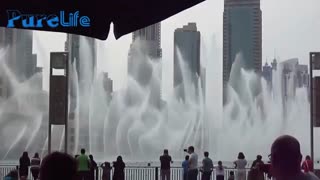 رقص آب در نزدیکی برج خلیفه 2، دبی، امارات متحده عربی