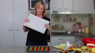 کیک سورپرایز قلب رنگین کمانی