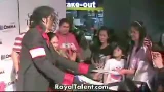 دیدار بدل مایکل جکسون با هوادارانش