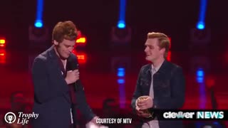 نگاهی به برنده ی جایزه ی Best male performance  در MTV : جاشورا هاچرسون