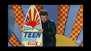 جاش هاچرسون برنده ی جایزه ی :  TEEN CHOICE AWARDS 2014