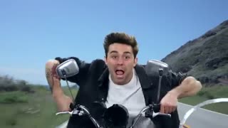 مسخره کردن اهنگ kiss you از گروه bart baker