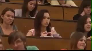 نقاشی پسر عاشق روی تخته ی کلاس:)