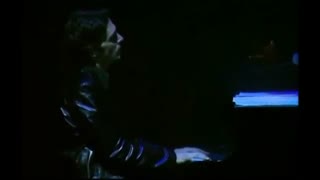 آهنگ فرانسوی به نام عاشقتم از لارا فابیام