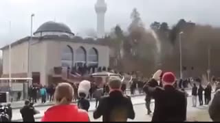 Miracle by allah azan is given in mosque by no one