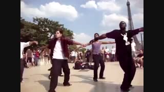 رقص خیابانی و شوخی با مایکل جکسون