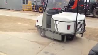 جاروی محوطه و شهری، سوییپر سرنشین دار، جاروی کف صنعتی بزرگ