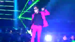 INFINITE - Concert - Lee Sung Yeol Solo - اجرای زنده تکی لی سونگ یئول از گروه اینفینیت - یعنیاااااا آخر خنده اس ... خخخخ !  D: