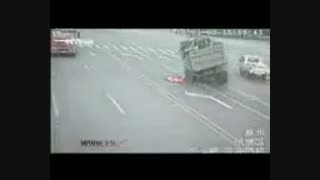 : مامور شهرداری از یک قدمی مرگ گریخت