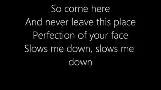 maroon 5_never gonna leave this bed