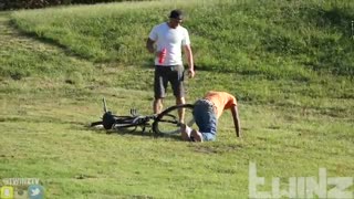 شوخی های مزخرف( طعمه دوچرخه)