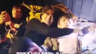 jkookie..وااای ببنیدش..