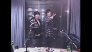 مسخره بازی هیونگ و جونگی با آهنگ not alon "(ماتنها نیستیم)از جونگی