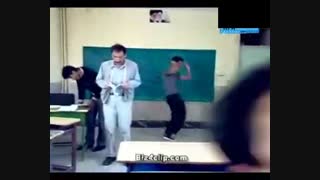 رقصیدن پشت معلم