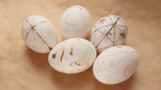 رنگ کردن تخم مرغـ با پیاز