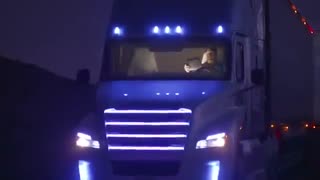 اولین کامیون مجوز گرفته با ربات رانندهfrighet trucks