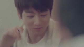 جونگ کوک اوووپاااااااا عاقا منم از این نگاه ها میخوام ....^-^ خخخ راستی عیدتون مبارک...