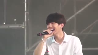 بکهیون ادای تاعو رو در میاره !!! ته خنده