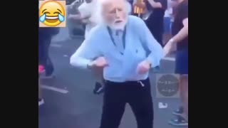 خخخ اینم یک پیرمرد رقاص دیگه کاشکی بابا بزرگم اینجوری بود خخخخخخخخخ