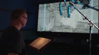 باب اسفنجی پشت میکروفون