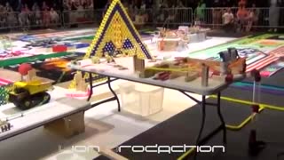 دومینو آمریکایی در مقابل دومینو چینی (دیدن این ویدیو شدیدا توصیه میشود.)