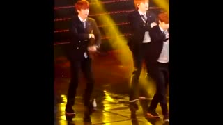 Idols vs Awkward Moments (Part 1)