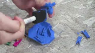 « زدن عکس روی دیوار »