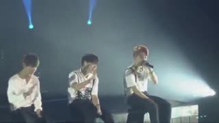 من مرررررررگ! این کنسرتو حتما ببینین عالیه... تمام آهنگ های قدیمی شونو میخونن!به توضیحات توجه کنید...