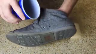 چگونه کفش های خود را (بوسیله شمع) ضد آب کنید؟