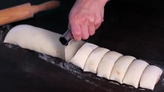 رول دارچینی - نان