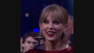 وقتی که این دو تا دختر خوش صدا میرن پیش تی و میخونن