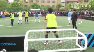 کات بازی فوتبال سوهیون و جونسو و کی کوانگ و دو جون درNike Football School Challenge (خخخ فوتبالیستااااا !)